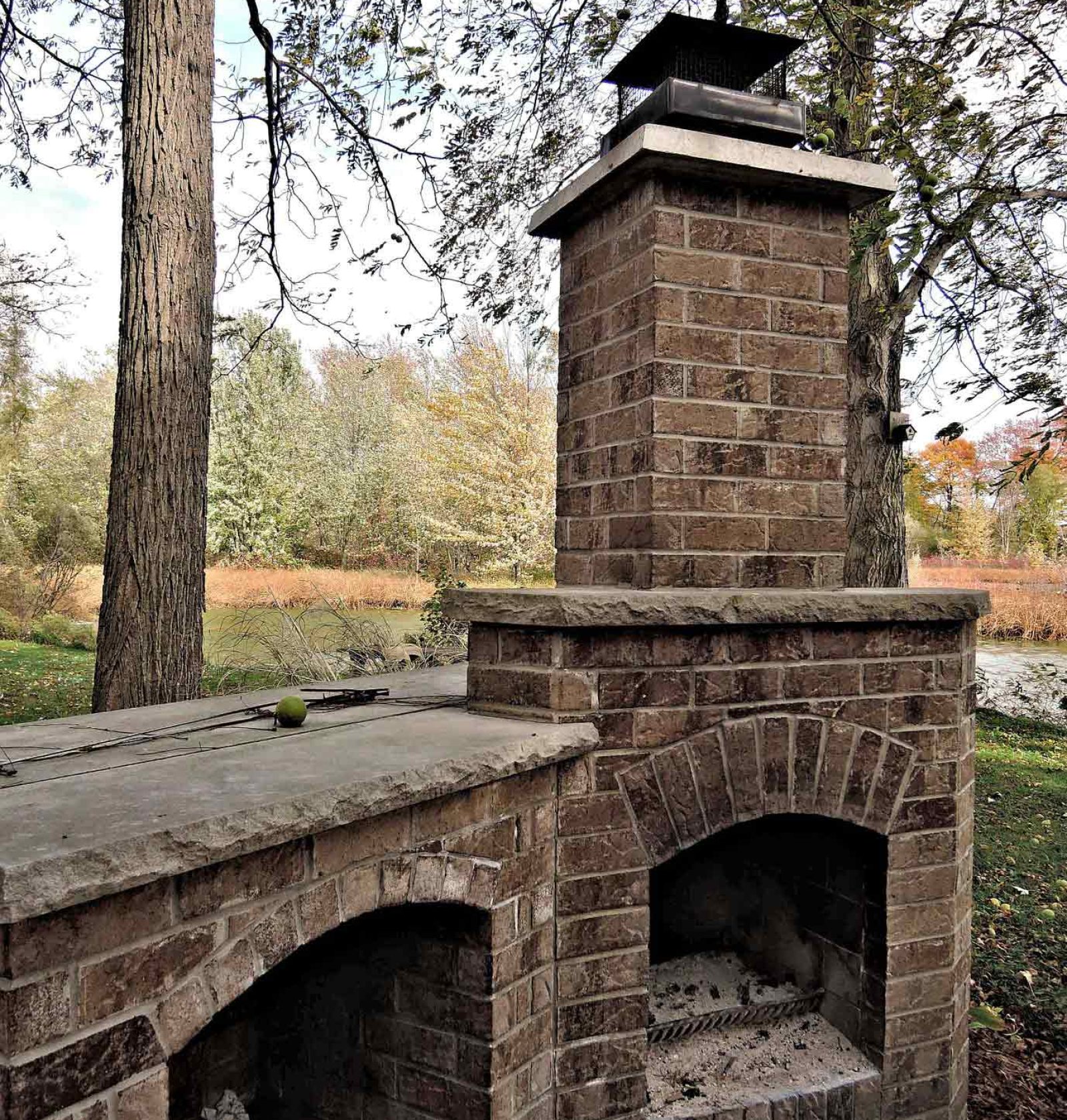 low-outdoor-fireplace-991850_1920